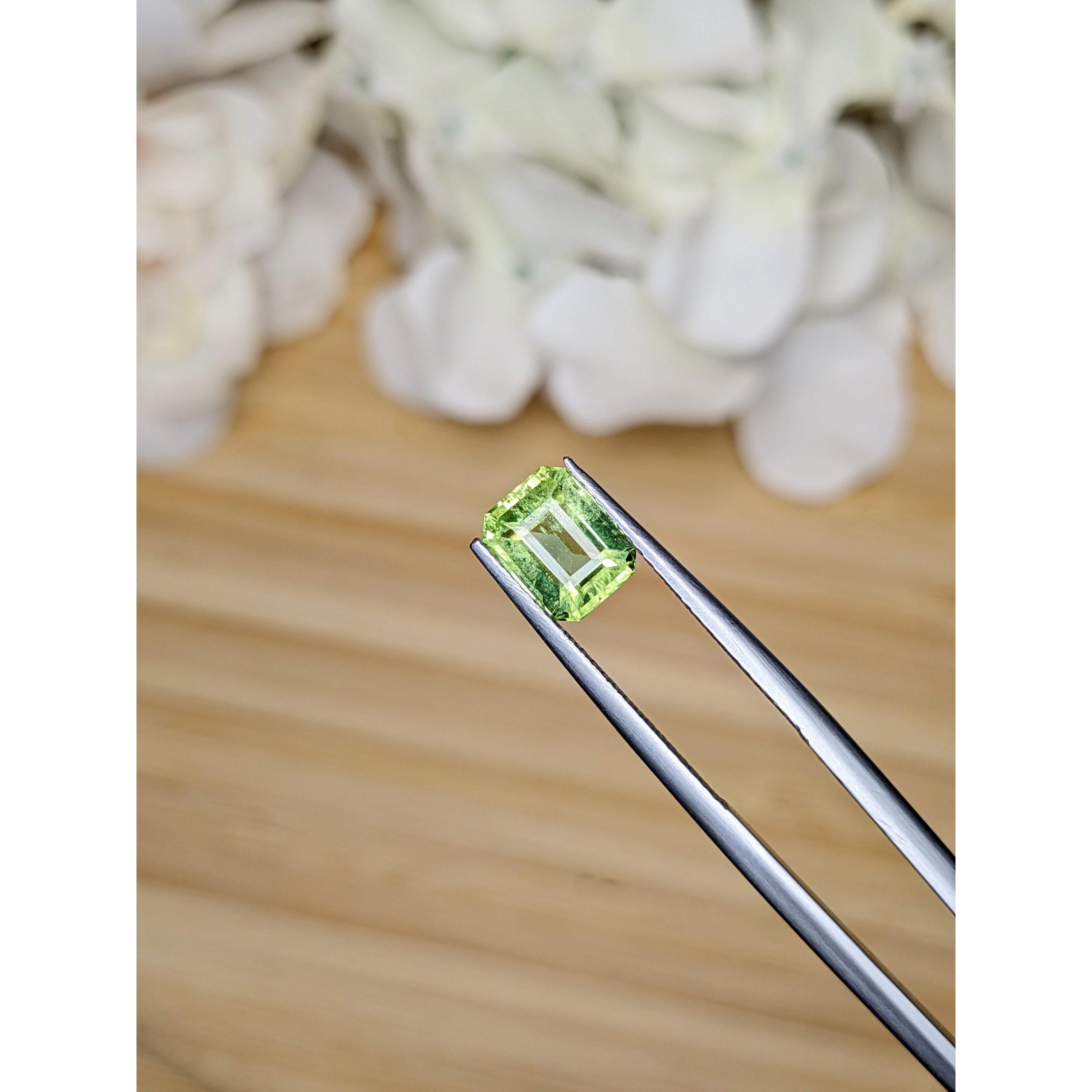 1.47 Ct. Green (Lime Green) Peridot - Image 2